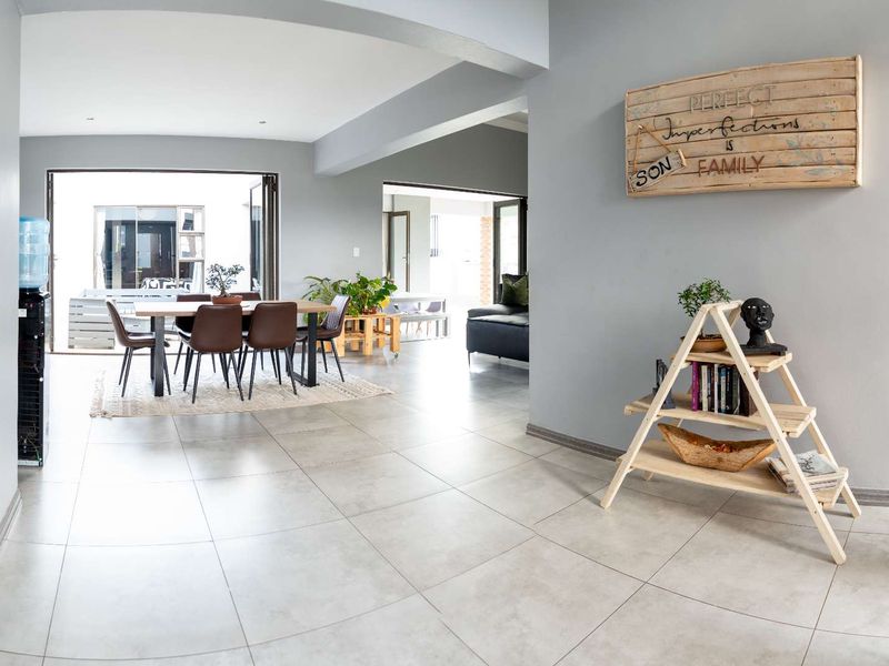 Stylish & Spacious. Your Family's Perfect Retreat - Photo 2