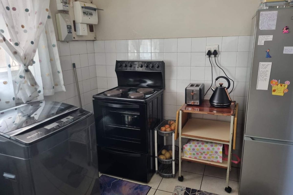 Charming and Secure Apartment in Southernwood - Photo 5