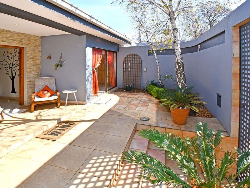 Dream Two-Ensuite Home in Norwood with Pool & Outdoor Study! - Photo 6
