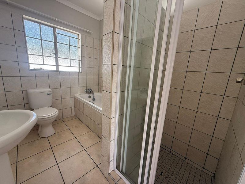 2 Bedroom Townhouse For Sale in Pionierspark Ext 1 - Photo 4
