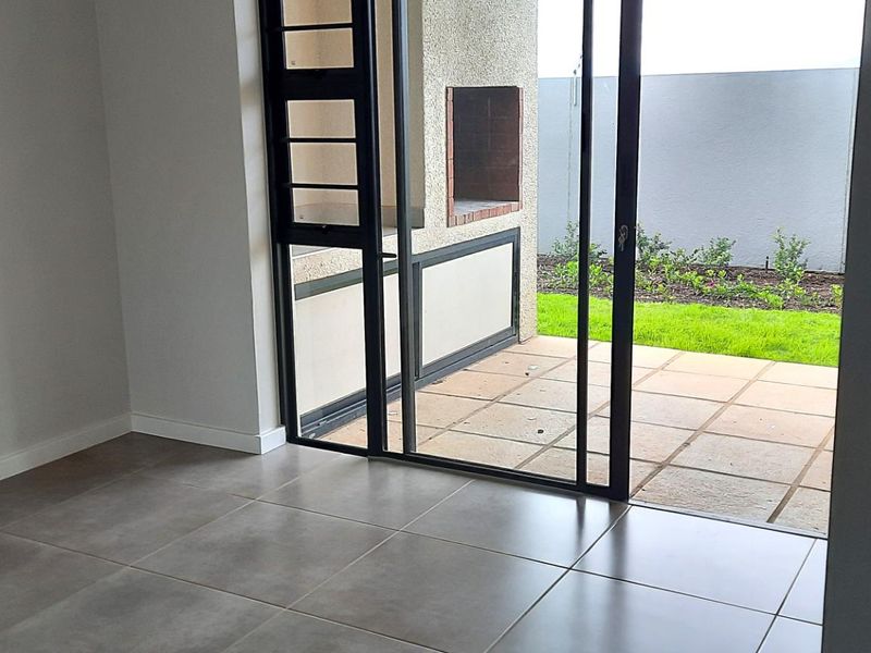 Stunning Ground floor two bed one bathroom - Photo 8