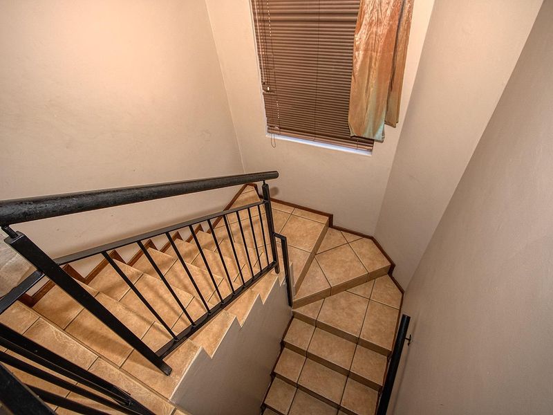 3 Bedroom Meyersig Estate Corner duplex! - Photo 8