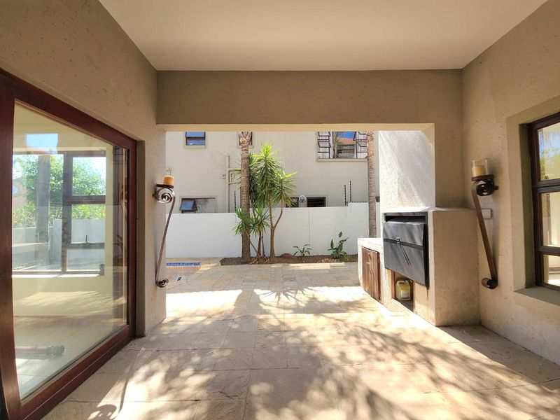 ✨ Welcome to a home that blends elegance, comfort, and entertainment in perfect harmony. - Photo 5