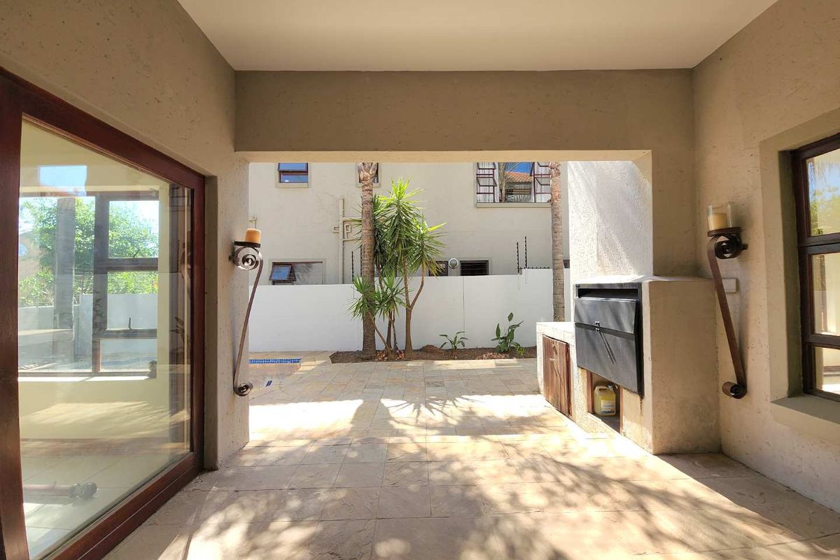 ✨ Welcome to a home that blends elegance, comfort, and entertainment in perfect harmony. - Photo 5