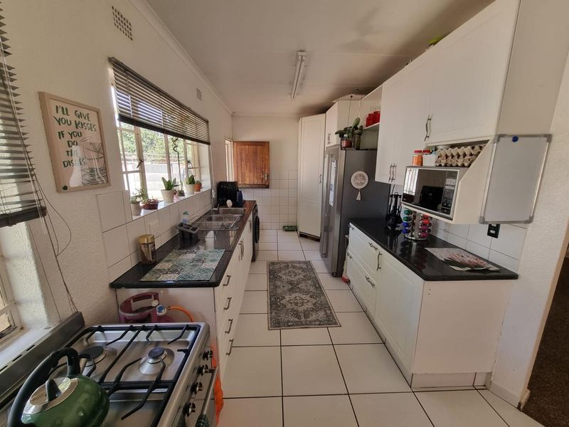 Ideal Family Home: Spacious & Move-In Ready! - Photo 4