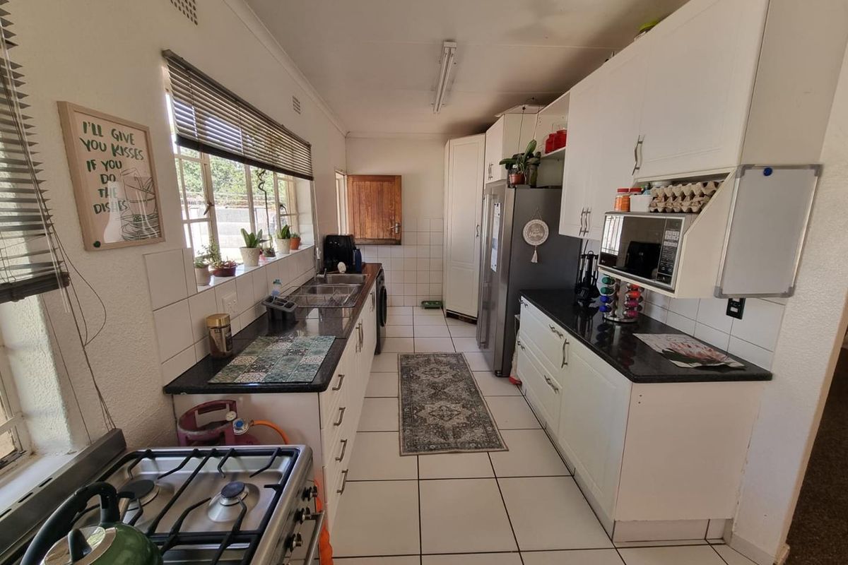 Ideal Family Home: Spacious & Move-In Ready! - Photo 4