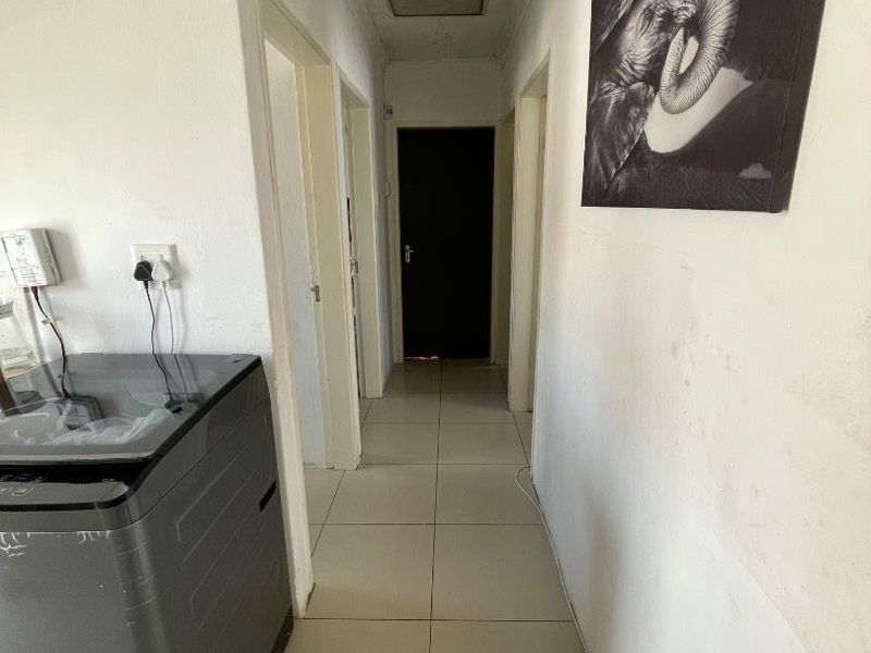 A Spacious and well maintained 3 Bedroom House available to rent - Photo 4