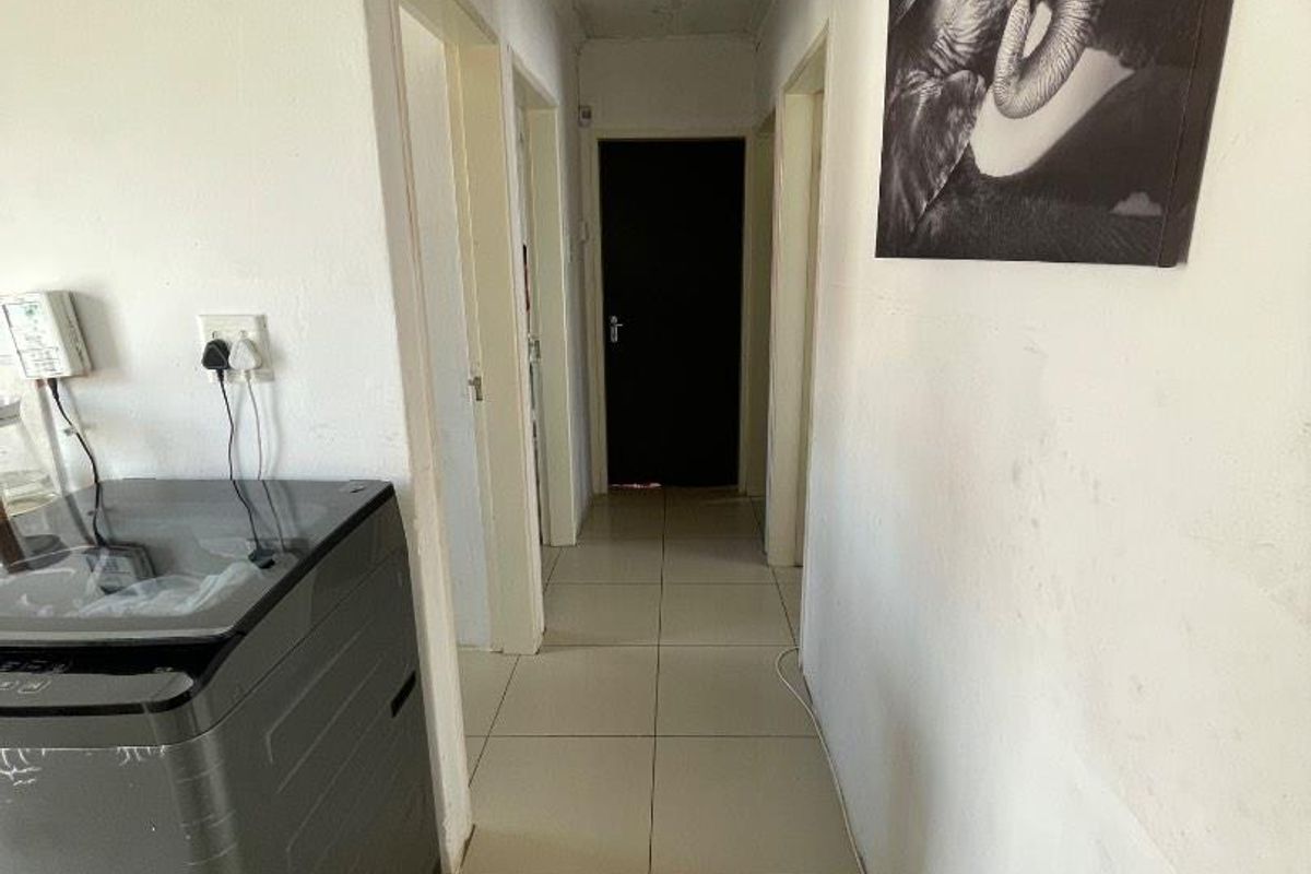 A Spacious and well maintained 3 Bedroom House available to rent - Photo 4