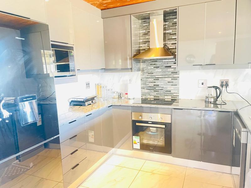CHARMING NEAT FAMILY HOME!!!!! - Photo 1