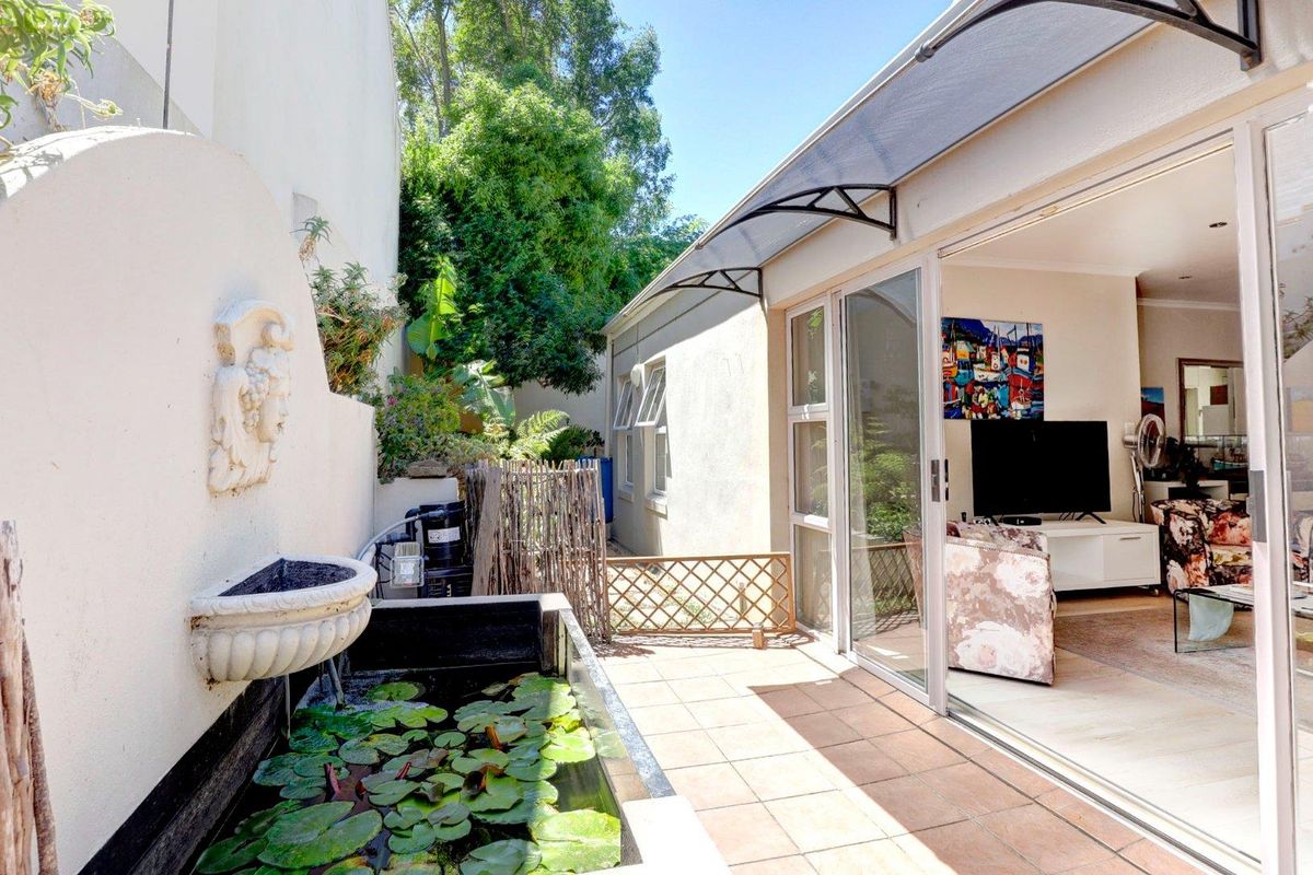 Perfect for a lock-up-and-go lifestyle! - Photo 2