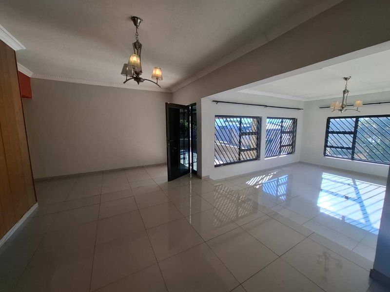 Single level family home - Photo 2