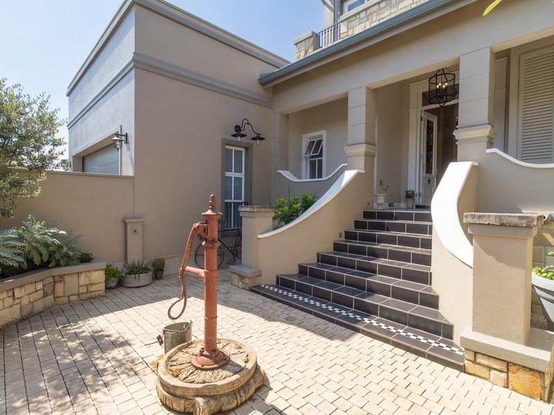 Mediterranean oasis family home - Photo 3