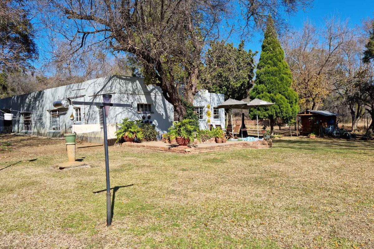 42.8266 ha farm in Hartbeespoort dam - Photo 2