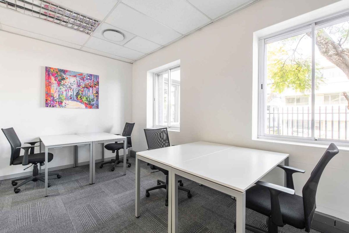 Move into ready-to-use serviced office space for 15 persons in Regus Illovo, Fricker Road - Photo 3