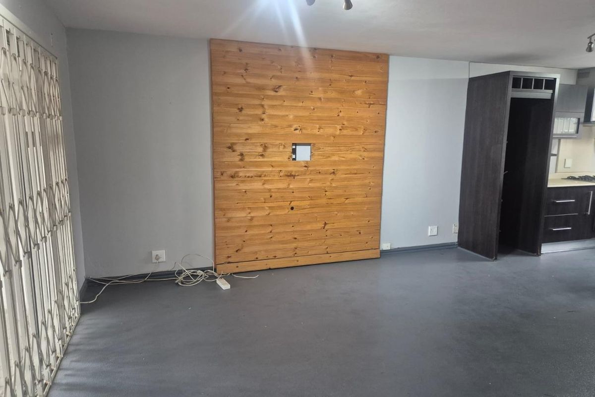 3 bedroom in secure complex - Photo 3