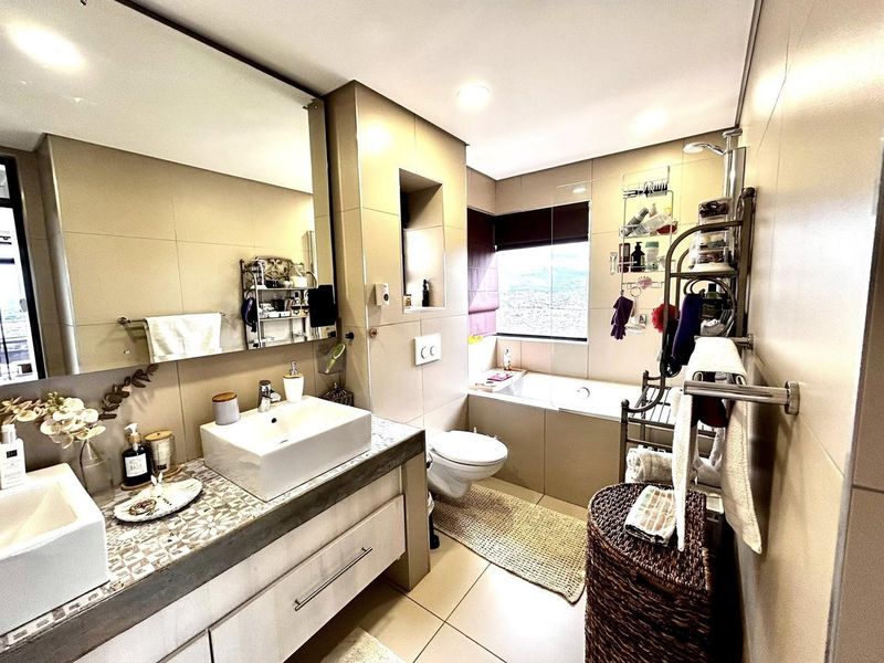 3 Bedroom House For Sale in Kleine Kuppe - Photo 7