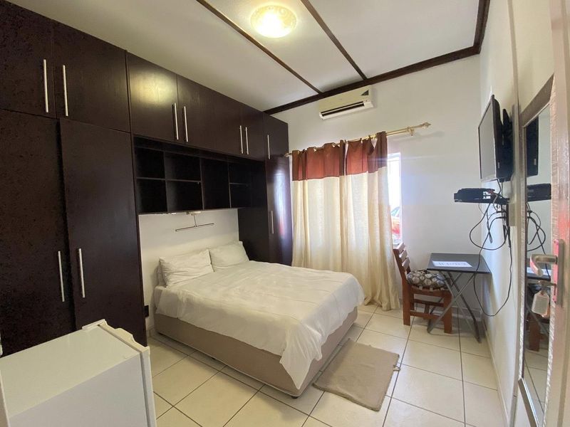Fully Equipped Guesthouse | 16 Rooms | 2,000m2 Erf | Turn-Key & Fully Furnished - Photo 10