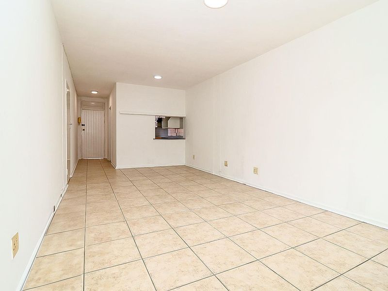 Two Bedroom Apartment Conveniently Located! - Photo 6