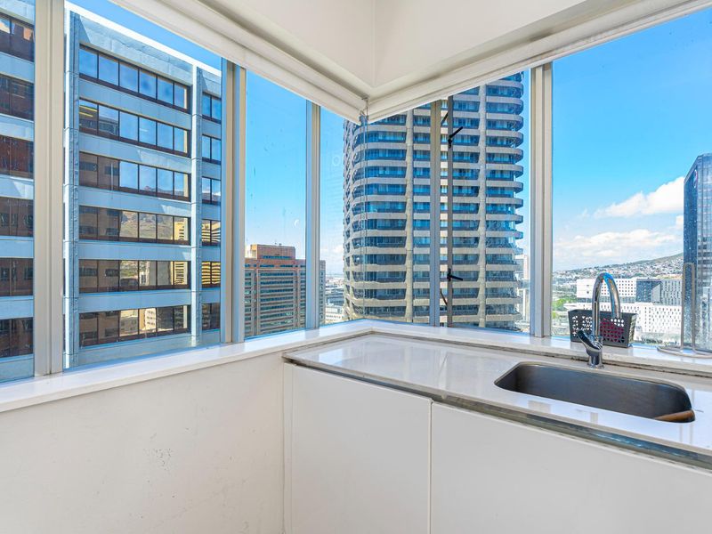 Stunning Apartment in Central Cape Town - Photo 6