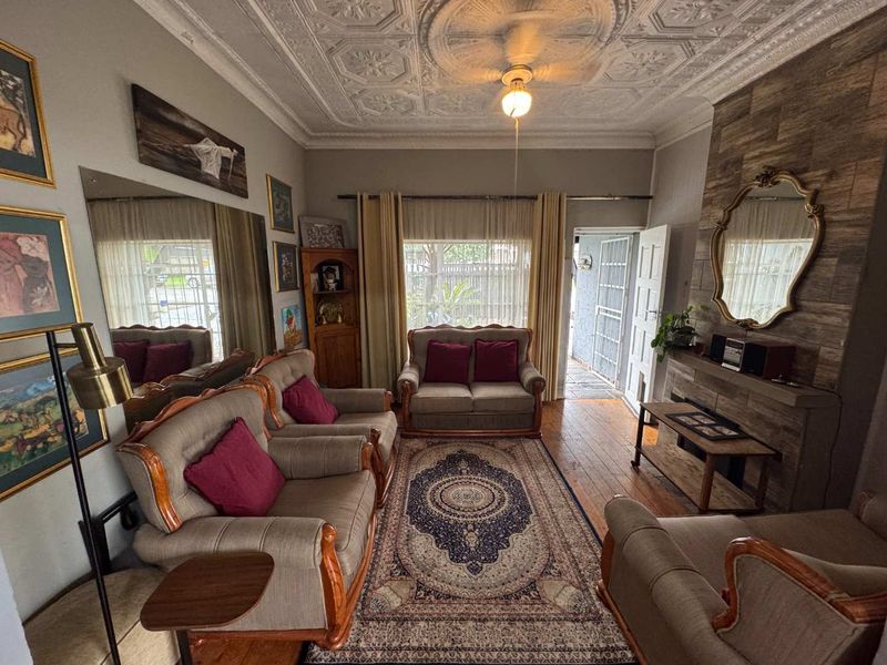 Huge Family Home with 2 bedroom Flat for sale - Photo 3