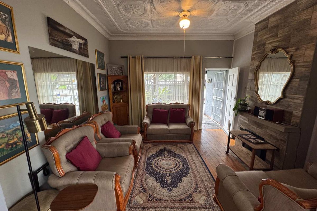 Huge Family Home with 2 bedroom Flat for sale - Photo 3