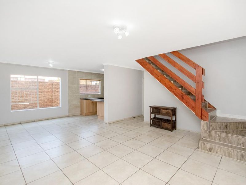 Neat 3 bedroom 2.5 bathroom home for sale in Honeydew Manor - Photo 6