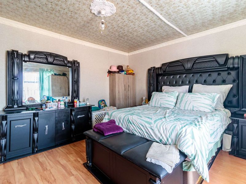 3 Bedroom Modern family home in Kwanobuhle, Uitenhage - Photo 8