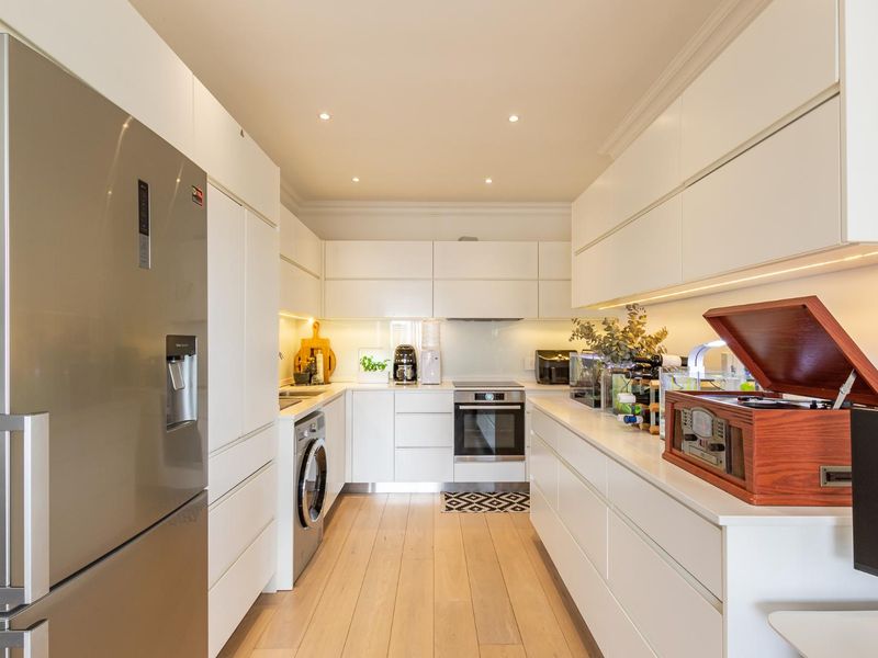 Modern Elegance In Prime Location - Photo 4