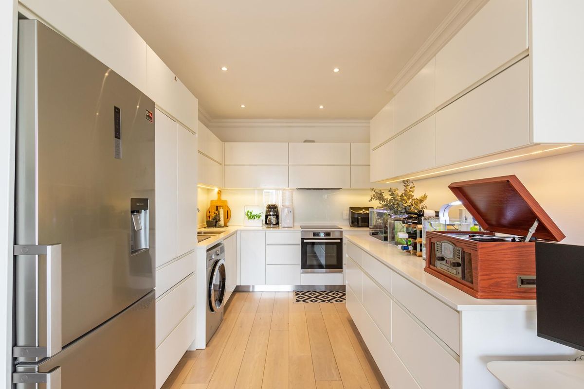 Modern Elegance In Prime Location - Photo 4