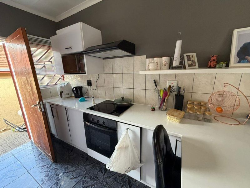 2 Bedroom Flat For Sale - Peneyambeko Court - Photo 5