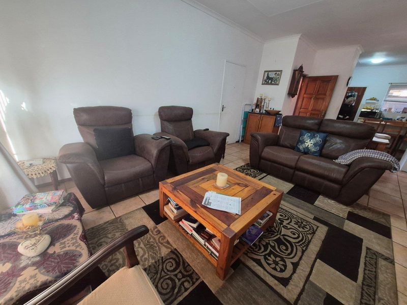 Spacious 3-Bedroom Simplex in Lifestyle Complex - Photo 9