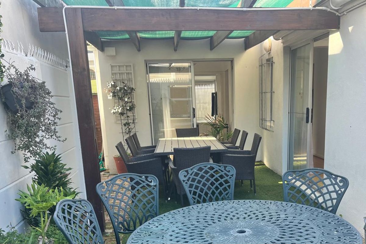 2 bedroomed home with secure parking - Photo 5