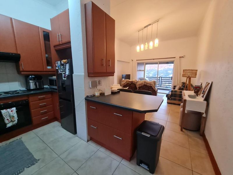 **Exquisite 2-Bedroom apartment with scenic golf course views** - Photo 9