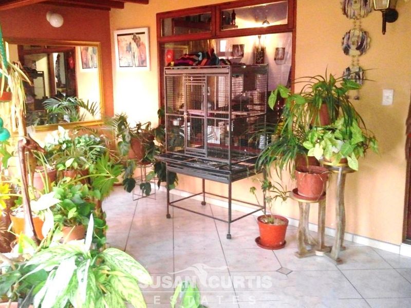 Lovely Family Home - Photo 9