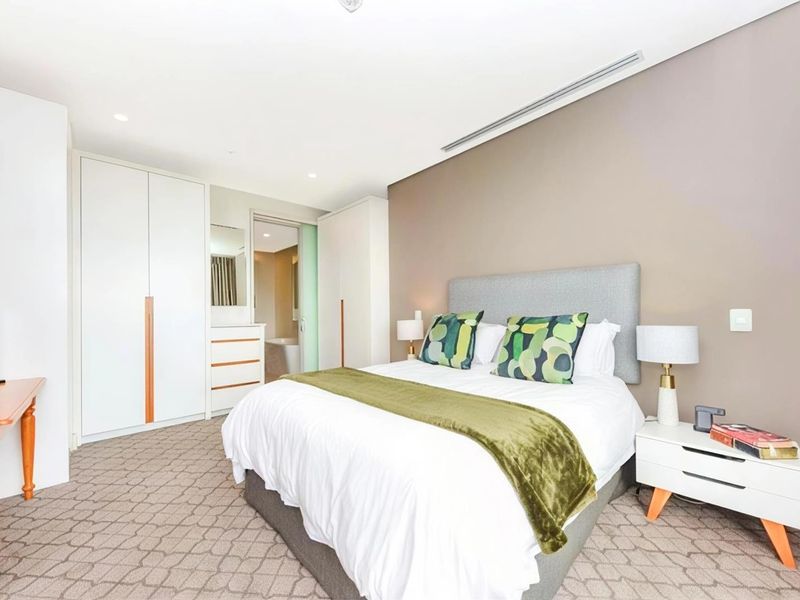 Luxury Living at The Leonardo – Sandton Central  Experience world-class living in The Leonardo, one of Sandton Central's most prestigious residential addresses - Photo 9