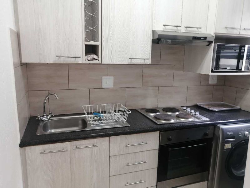 Furnished Cottage in Morningside Manor - Photo 8