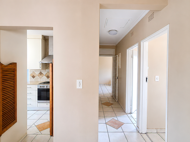 3  Bedroom House in Strubens Valley. - Photo 9