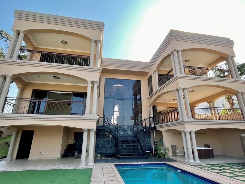 Luxury, mansion, with stunning views - 5 Bedroom Magnificent Home - Photo 1
