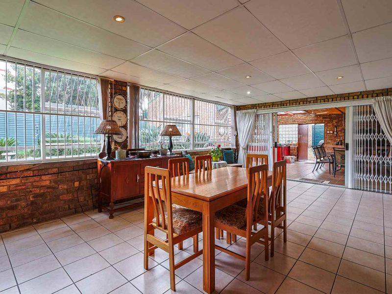 Investor’s Dream: Multi-Unit Property with Strong Rental Returns. - Photo 5