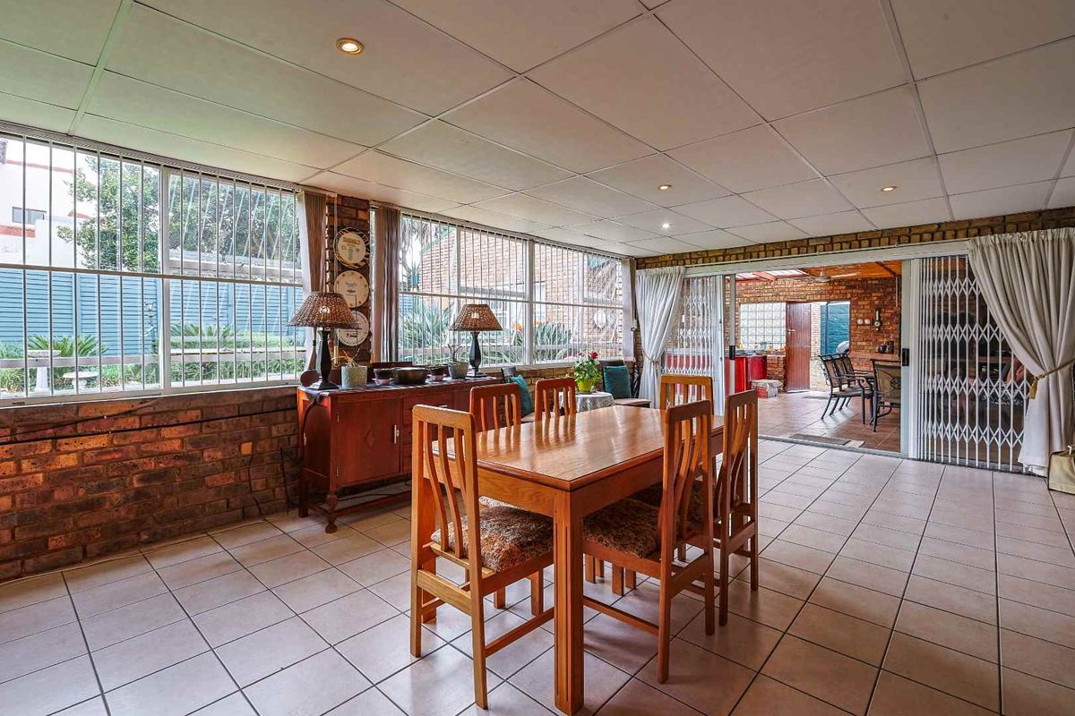 Investor’s Dream: Multi-Unit Property with Strong Rental Returns. - Photo 5