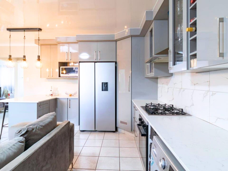 Exceptional Investment Opportunity: Contemporary 3-Bedroom Apartment in Kenleaf, Brakpan - Photo 10