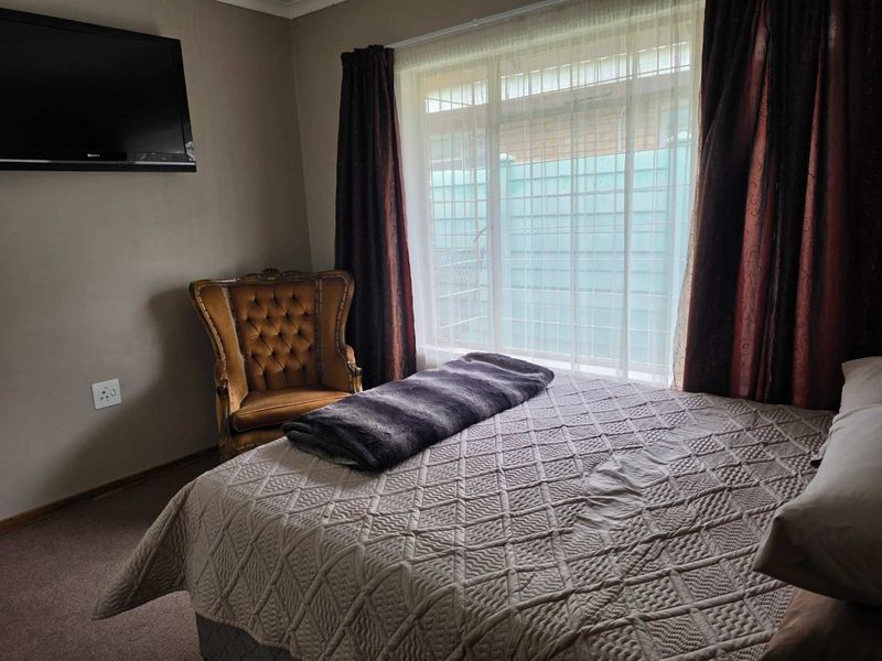 Affordable two bedroom townhouse in secure complex - Photo 4