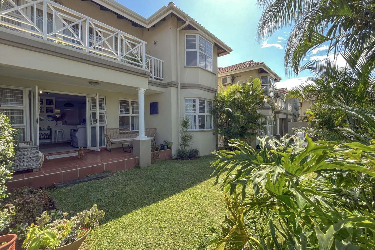 Immaculate garden Townhouse in Sought After Sedgefield! - Photo 4