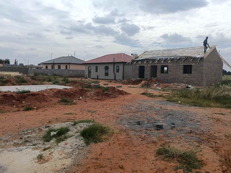 NEW DEVELOPMENTS IN CRYSTAL PARK - Photo 2