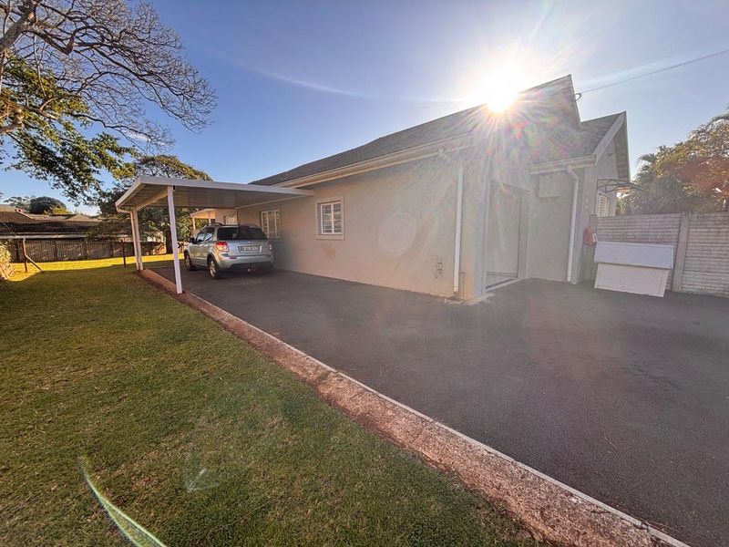 Modern 2-Bedroom, 2-Bathroom Townhouse To Rent in Upper Kloof - Photo 2