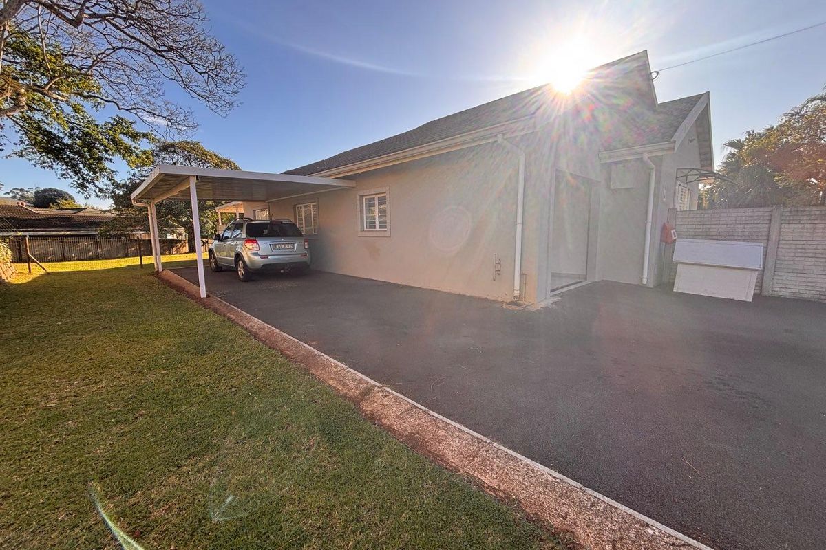 Modern 2-Bedroom, 2-Bathroom Townhouse To Rent in Upper Kloof - Photo 2
