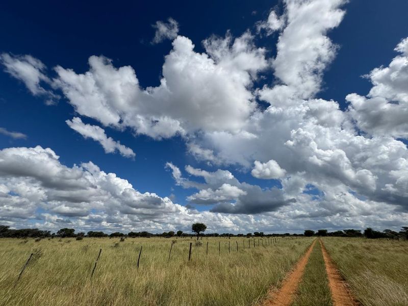 This impressive 4,100-hectare farm, strategically divided into 22 well-equipped camps, offers an exceptional opportunity for serious farming and investment. - Photo 7