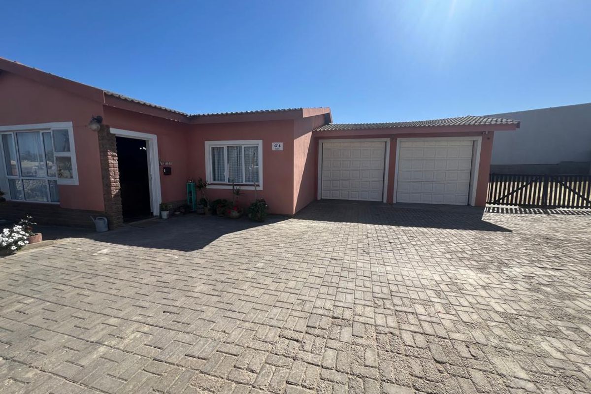 FOR RENT - 4 BEDROOM HOUSE IN A QUIET AREA OF OCEAN VIEW, SWAKOPMUND - Photo 3