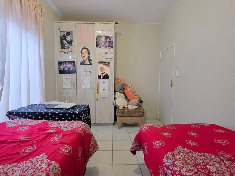 3 Bedroom Apartment / Flat for Sale in New Market Park - Photo 10