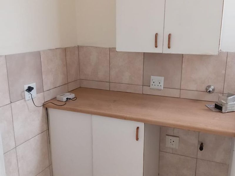 ONE BEDROOM FLAT AVAILABLE IN DASPOORT. - Photo 4